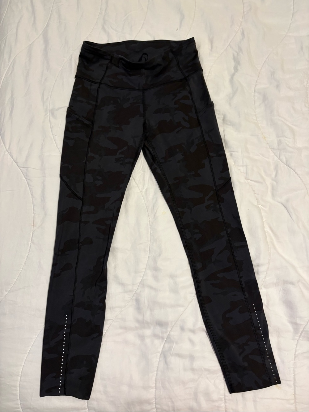 Lululemon Swift Speed High-Rise Tight 25” in size 6.